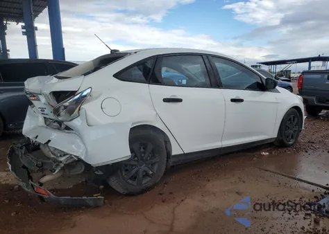 2018 Ford Focus S z USA, uszkodzony, nr VIN 1FADP3E26JL293353